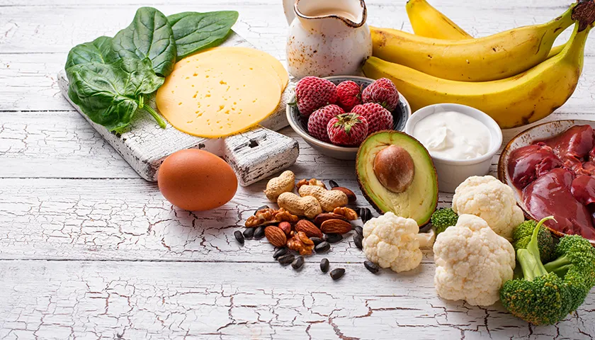 alimentos_ricos_biotina_fortalecer_cabello.webp