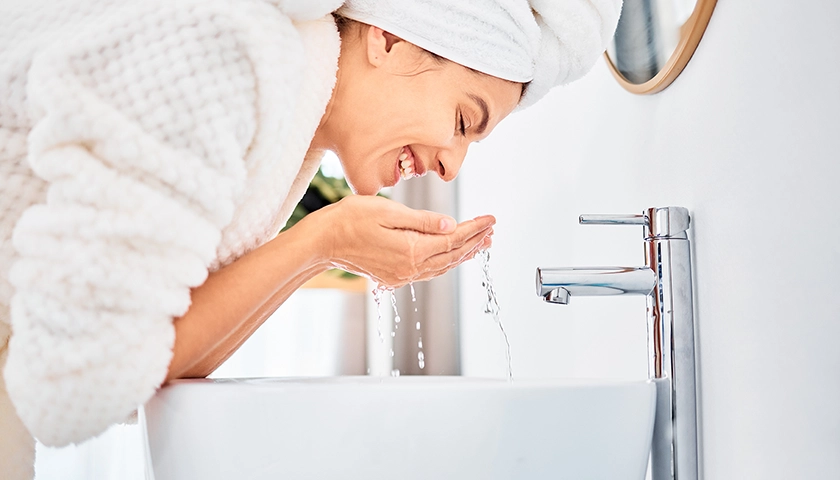 mujer_limpieza_facial (1).webp